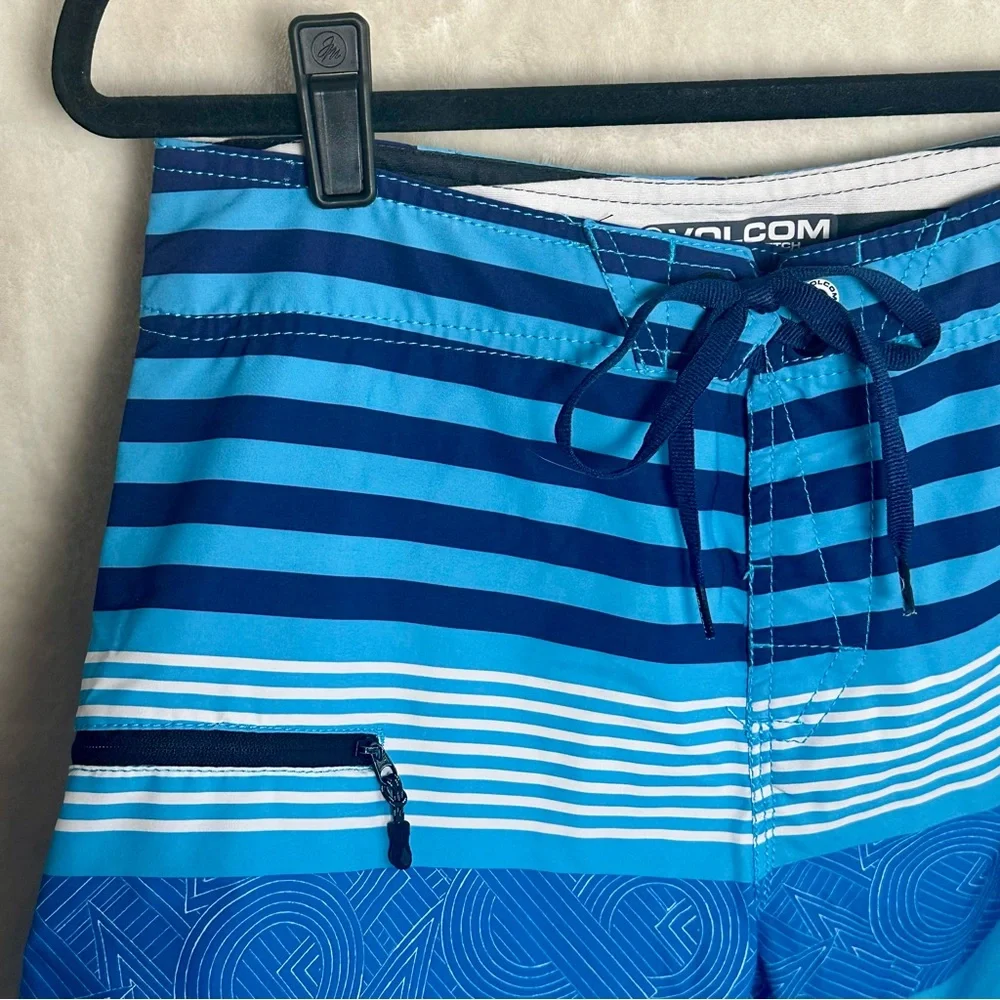 Men's Volcom 4-way Stretch Blue Striped Surf‎ Trunks Swim Shorts Size 30